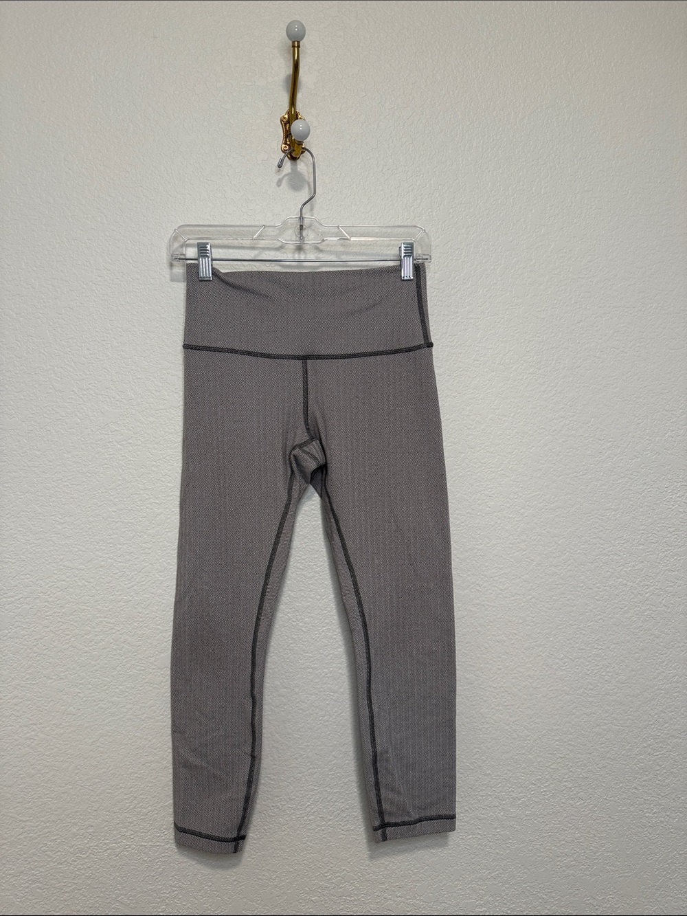 Lululemon Houndstooth Thermal 3/4 Leggings, size 6